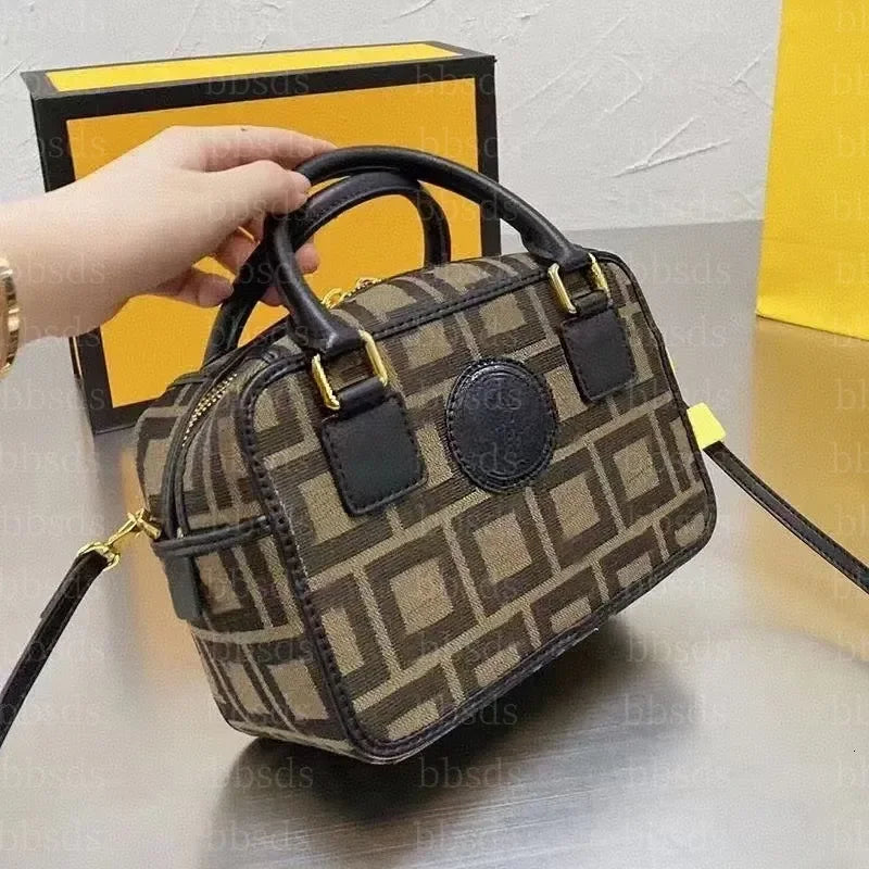 Vintage Shoulder Bag Fashion Letter Handbag High Capacity Purse Canvas Hobo Messenger Bags Satchel Women Designers Lady Tote Met