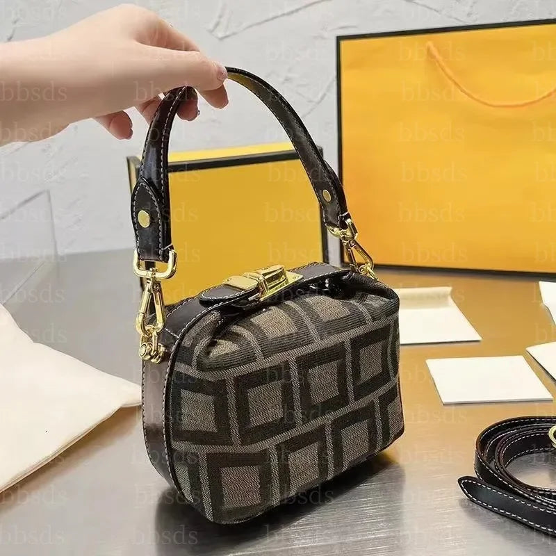 Vintage Shoulder Bag Fashion Letter Handbag High Capacity Purse Canvas Hobo Messenger Bags Satchel Women Designers Lady Tote Met